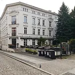 Top Apartment In Luxury Townhouse