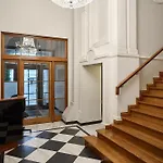 Top Apartment In Luxury Townhouse